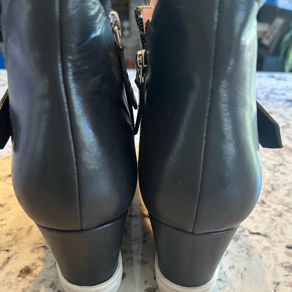 Womens athletic fashion sneakers